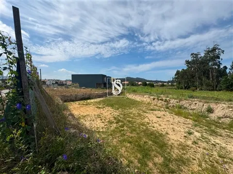 Lote de Terreno para Construção com 320 m²