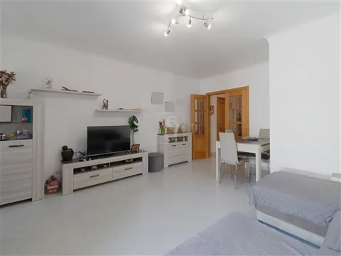 T3 espaçoso com duas varandas e arrecadação no Barreiro