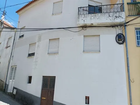 HABITAÇÃO DE R/C, 1º E 2º ANDAR EM GONÇALO, GUARDA