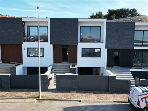 Moradia em Banda T3+1