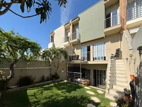 Moradia em Banda T4+2