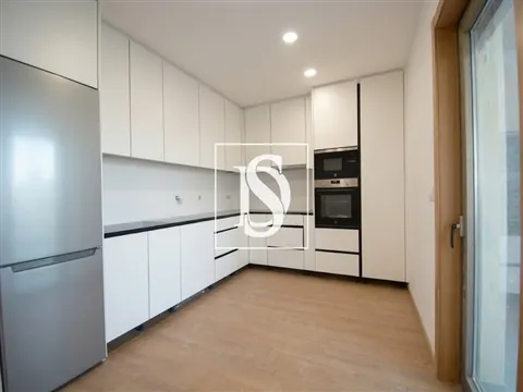 Apartamento T4 novo