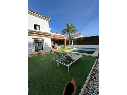 CHALET INDEPENDIENTE EN OLIVAR DE QUINTOS