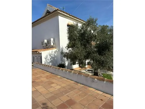 CHALET INDEPENDIENTE EN OLIVAR DE QUINTOS