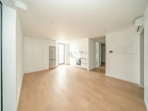 T1+1, Novo, c/ Área de T2 e Garagem Fechada p/ 2 carros, em Barcelinhos