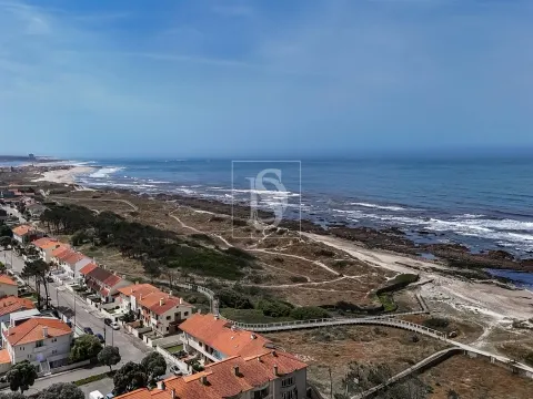 Moradia T3 na 1ª linha de praia, em Cepães, Esposende