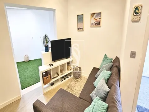 Andar Moradia, T4, Totalmente Renovado, junto à Praia, em Lavra