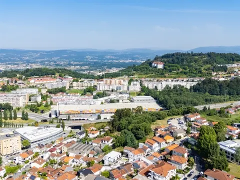 Moradia T3, remodelada, em São Vítor, Braga