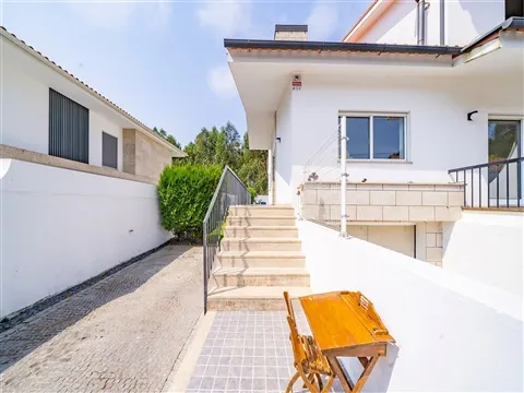 Moradia T4 com piscina nas Marinhas | Esposende