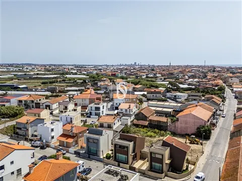 Praia da Barranha | Moradia T3, Independente, em Aguçadoura