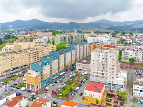 Apartamento T4 em Barcelos – Espaço, Conforto e Excelente Varanda!