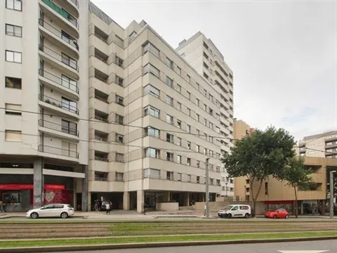 T2 a venda em Frente ao Metro em Vila Nova de Gaia ! Avenida da Republica