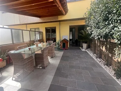 Moradia T4 com piscina e garagem para 2 carros em Perosinho, Vila Nova de Gaia