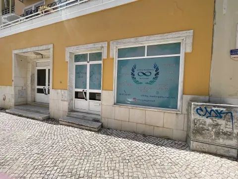 Loja para arrendar com cerca de  190m2