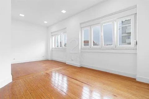 Apartamento T3 junto ao Largo do Rato