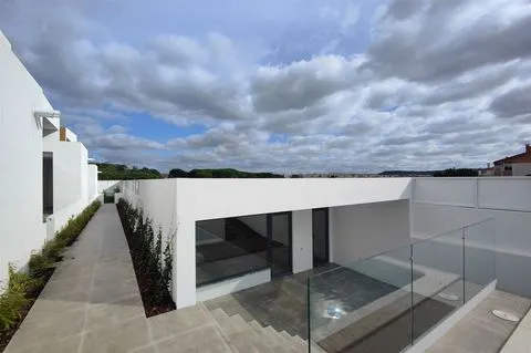 Moradia T4 a estrear no Fanqueiro - Loures