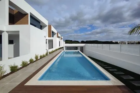 Fanqueiro - Loures&#30340;&#20840;&#26032;4&#21351;&#23460;&#21035;&#22661;