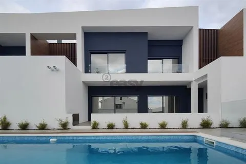 Fanqueiro - Loures&#30340;&#20840;&#26032;4&#21351;&#23460;&#21035;&#22661;