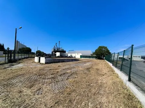 Armazém em lote de 2564m2, Parque das Empresas