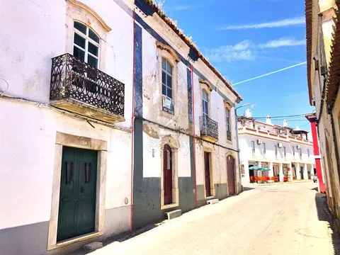 Casa centenária T3 para remodelar, Borba, Alentejo 