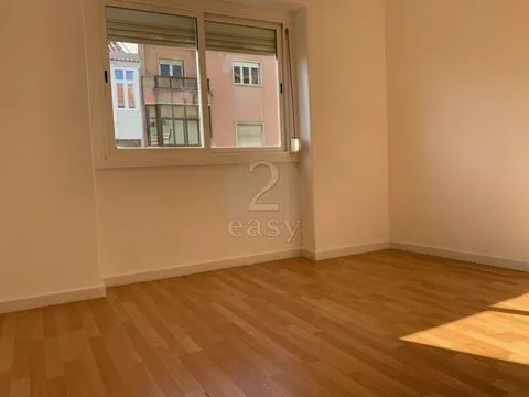 Oportunidade Oferta Escritura!  T2 Centro da Amadora