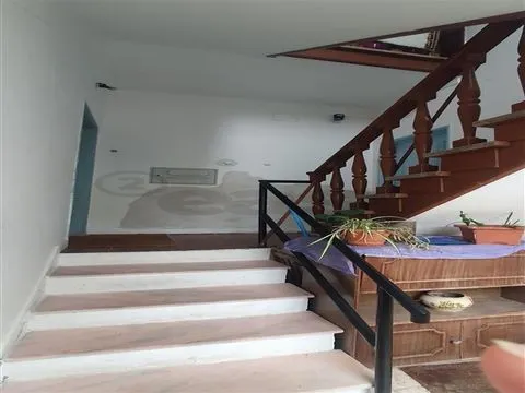 PRÉDIO EM QUEIJAS - 4 APARTAMENTOS