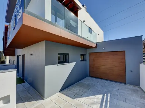 4 bedroom villa with swimming pool in Odivelas