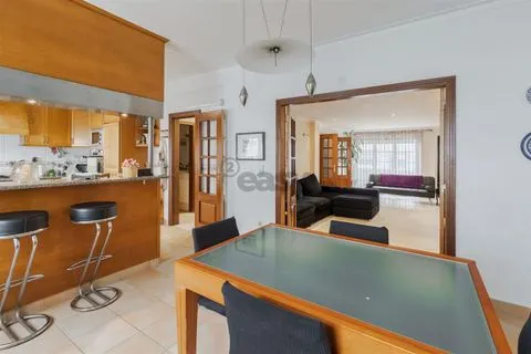 半独立式的房子 5个房间