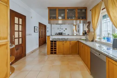 半独立式的房子 5个房间