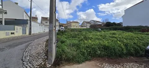 Terreno Urbano com 1210m2 em Casal de Cambra, Portugal