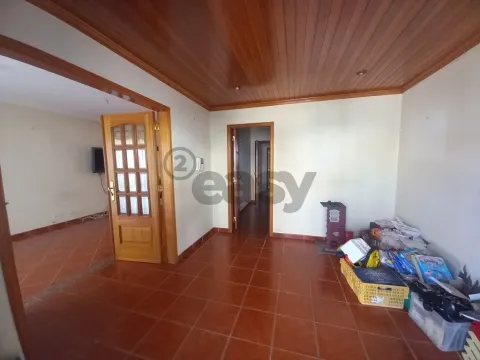 半独立式的房子 4个房间 +1