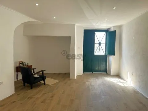 Refurbished 2+1 bedroom apartment, ground floor with patio and independent bedroom, Campo Maior, Portugal