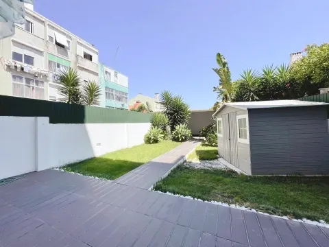 Refurbished 2 bedroom apartment with garden of 93m² 10 minutes walk from the train