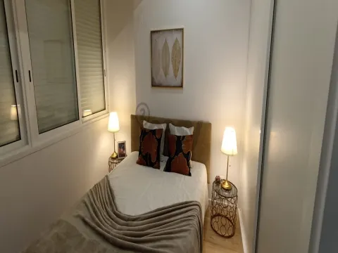 Apartamento T3 Renovado com Garagem – Benfica, Lisboa