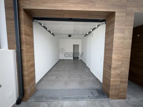 Moradia T4  a 2 Minutos da Praia Azul