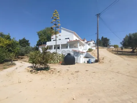 Oportunidade Única na ALDEIA DE CEM SOLDOS – Três Habitações numa Só Propriedade!