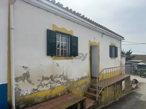Moradia T2, usada,  Almeirim, Castro Verde
