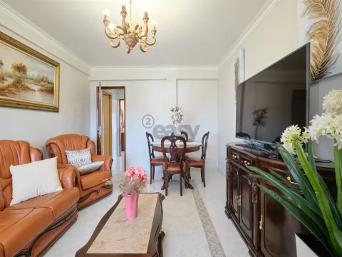 Apartamento T2 (T1+1) Duplex, 2 W/C´s, Remodelado com Varanda, Último Piso