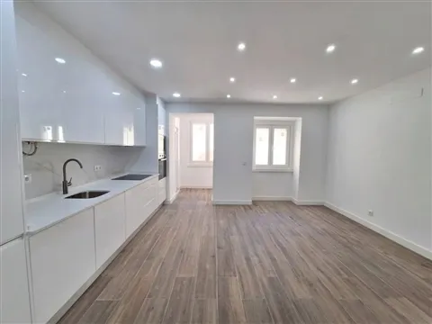 Apartamento junto ao metro da Amadora Este