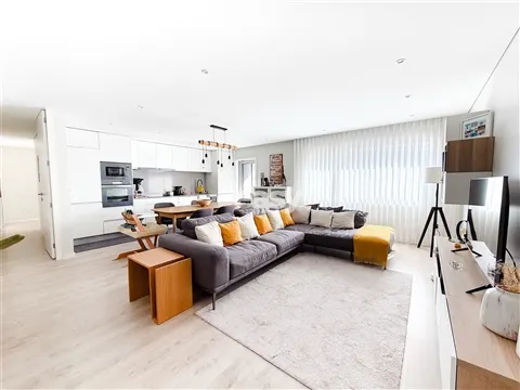 Apartamento T2 na Póvoa de Varzim – Como Novo, a 10 Minutos da Praia!