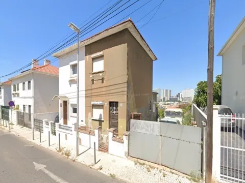 Moradia em Campolide para obras