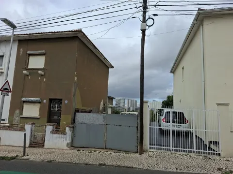 Moradia em Campolide para obras