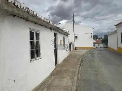 Moradia T2 para remodelar com Quintal, São Marcos da Ataboeira, Castro Verde