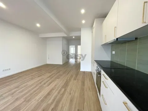 Apartamento totalmente remodelado  para arrendar