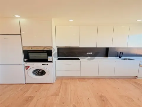 T4 Totalmente Remodelado na Zona Nobre da Damaia