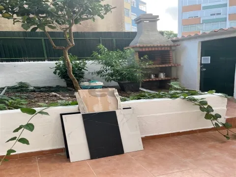 T2+1 para venda com logradouro Junto à Igreja Matriz da Amadora