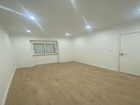 Apartamento T3 Damaia de Cima Totalmente Remodelado 