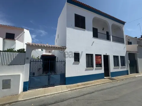 House ground floor and 1st floor, T2 with Commerce + Patio, Garage and Terrace, Castro Verde