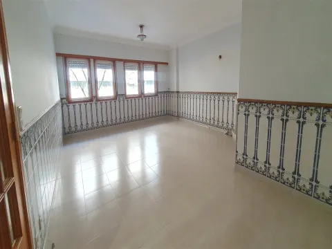 Apartamento T3 na Cavaleira - 1 lugar de parqueamento
