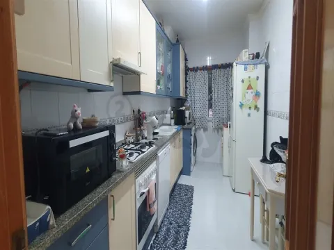 Apartamento T3 na Cavaleira - 1 lugar de parqueamento